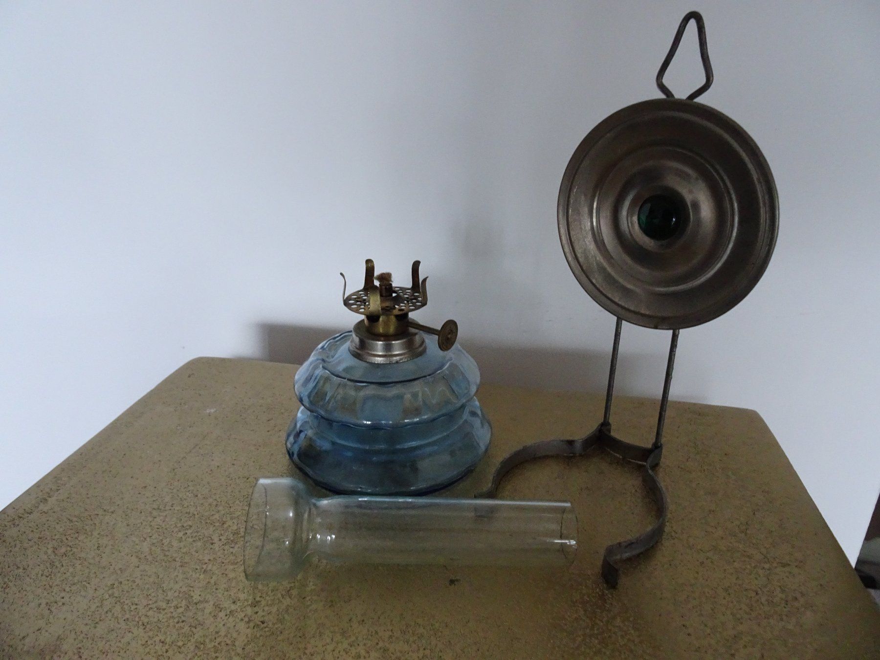 Lampade: Antike blaue Petroleumlampe mit Reflektor, Wandlampe – Usato da Vitznau venduto da Mina60 4
