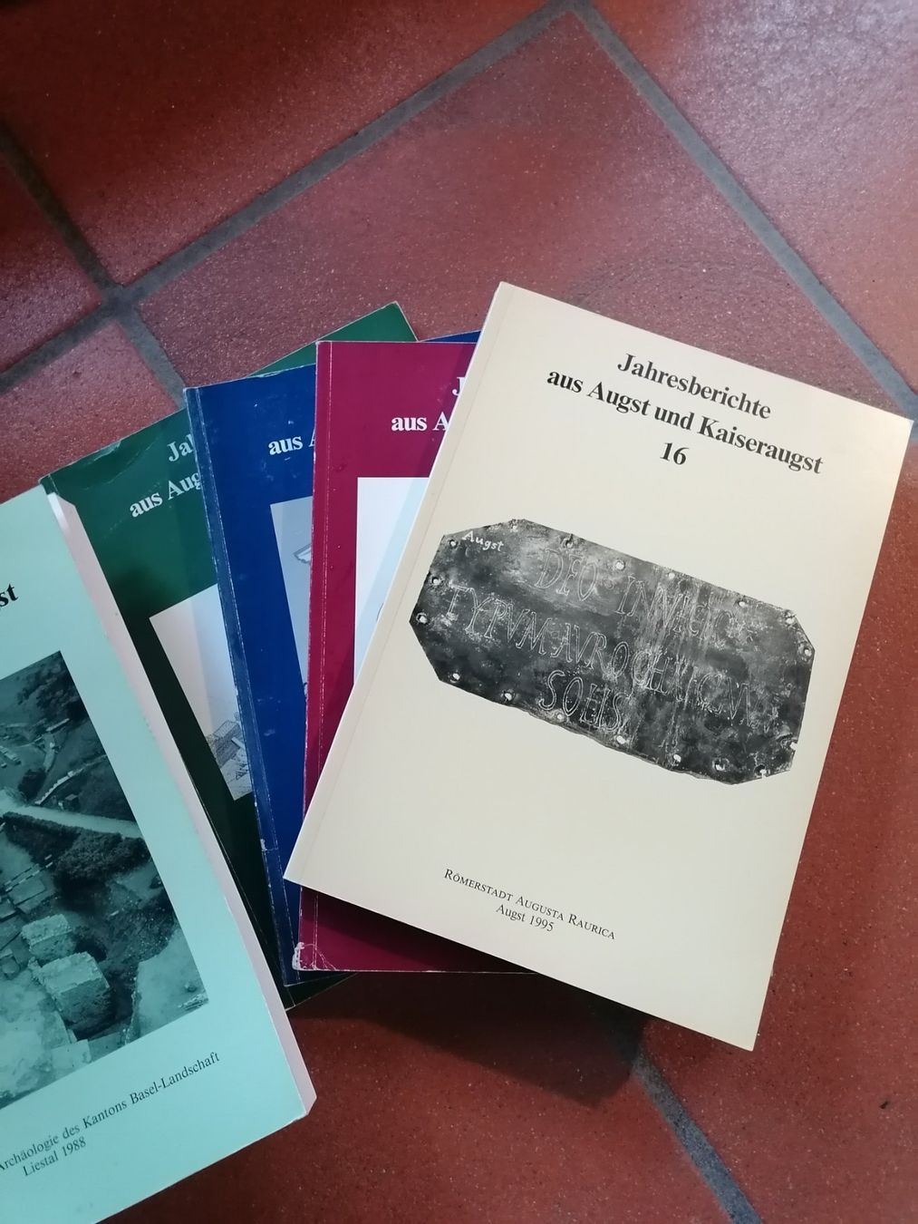 Libri: Jahresberichte aus August & Kaiseraugst – Usato da Kriens venduto da KathiC 2