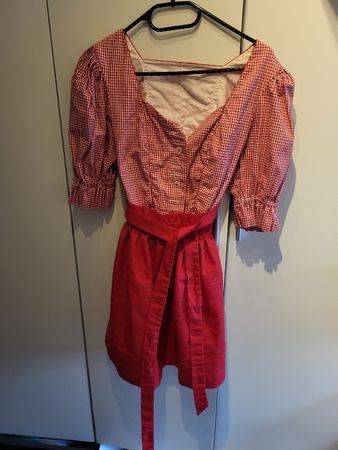 Rotes Dirndl Kleid, Grösse M, super Zustand!