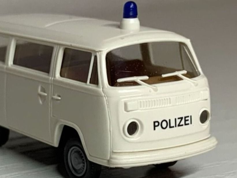 Miniature Volkswagen Combi T2 Police KOVAP 1/43 - Vert Métal - République Tchèque