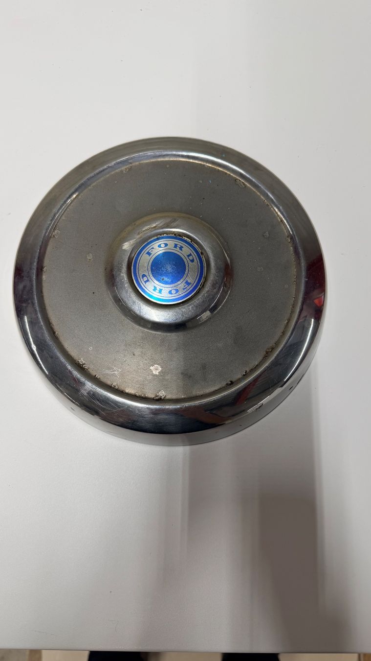 Ford Tutti pezzi di ricambio auto: Enjoliveur Ford – Usato da Biel/Bienne venduto da pvintage