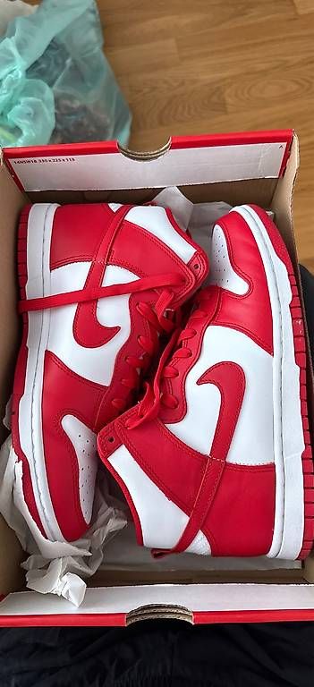 Nike Scarpe da uomo: Nike Dunk High Retro, Red/White, Gr. 42, Neu! – Nuovo (secondo la descrizione) da Münchwilen TG venduto da kaj_2prr