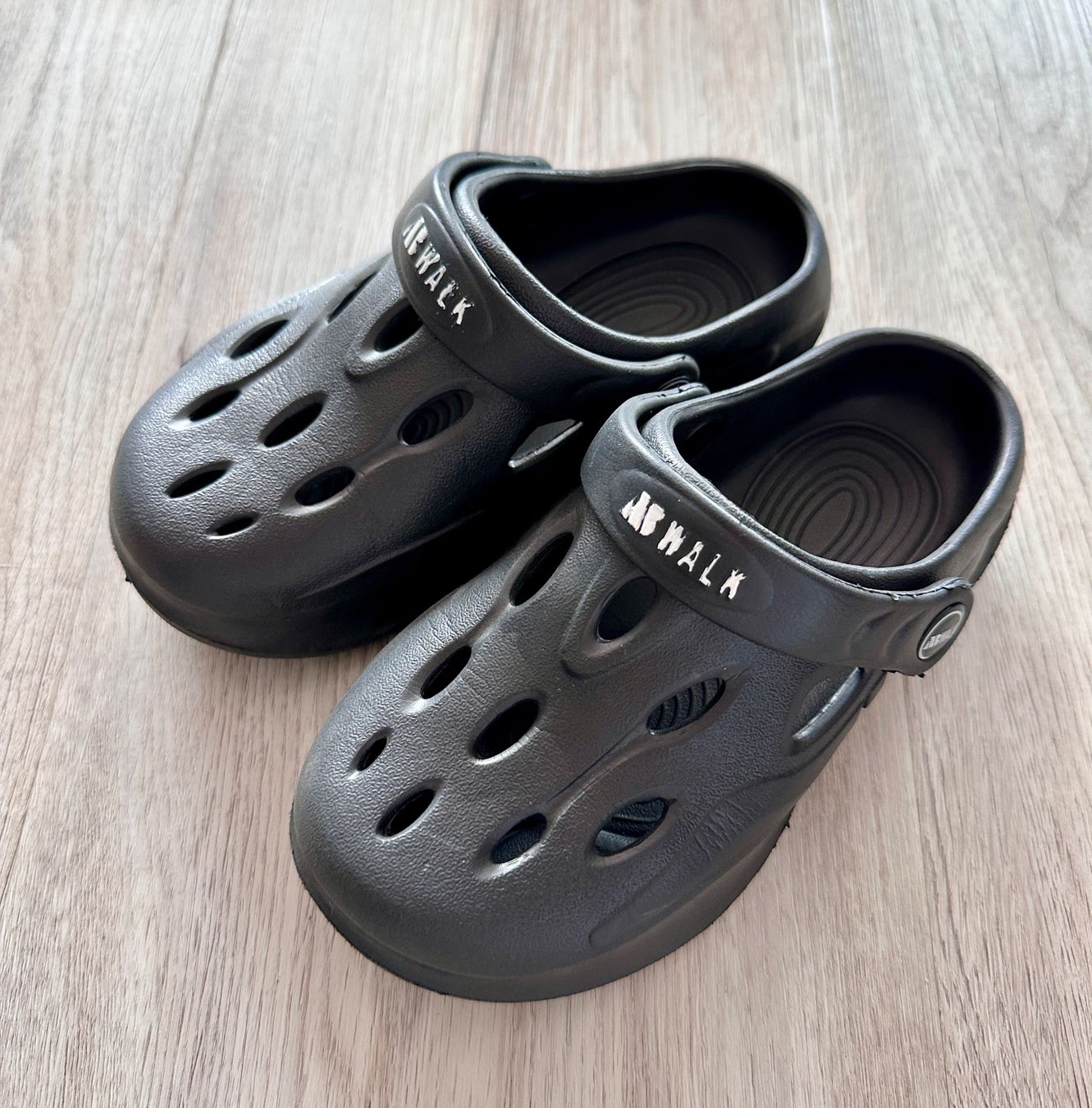 Scarpe per ragazzi: Gr 33 Clogs Sandalen Clog NEUW – Usato da Rickenbach b. Wil venduto da sunneschii_
