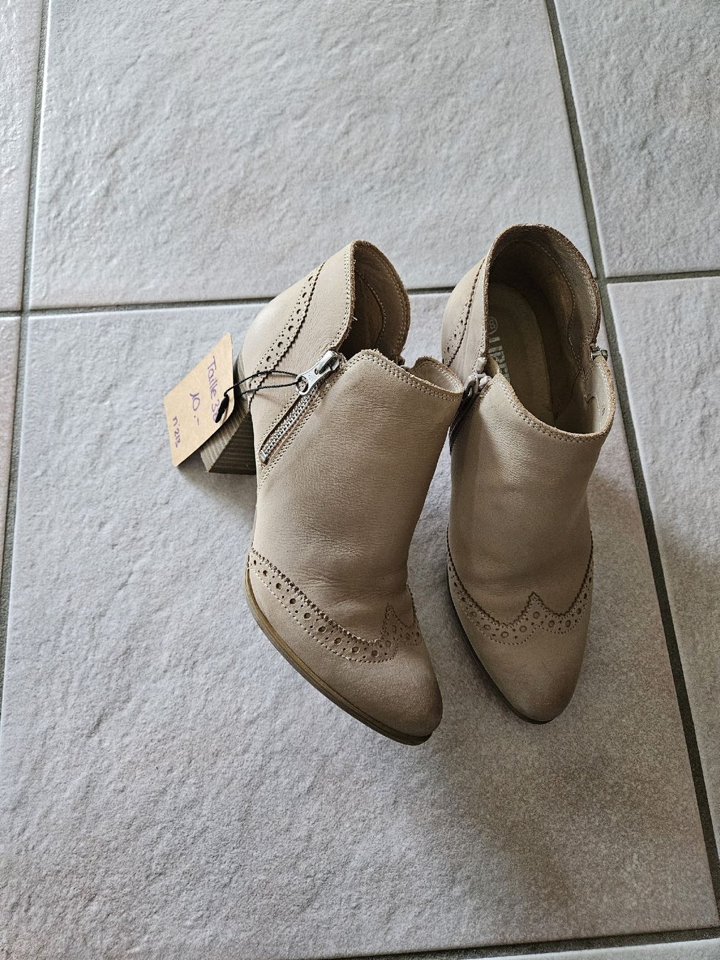 Chaussures femmes: Bottines taille 38 – D'occasion à Vétroz par sas_yln5