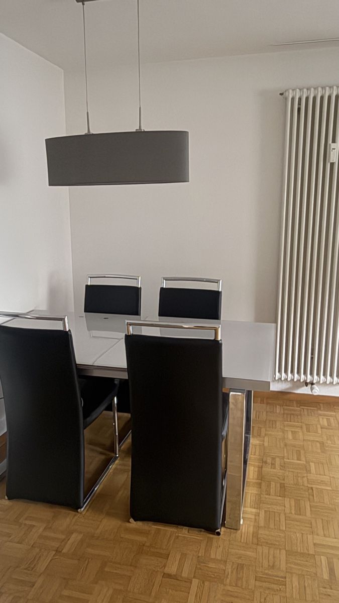 Set de table et chaises: Glastisch mit 4 Stühle – D'occasion à Dietikon par fatime84 1