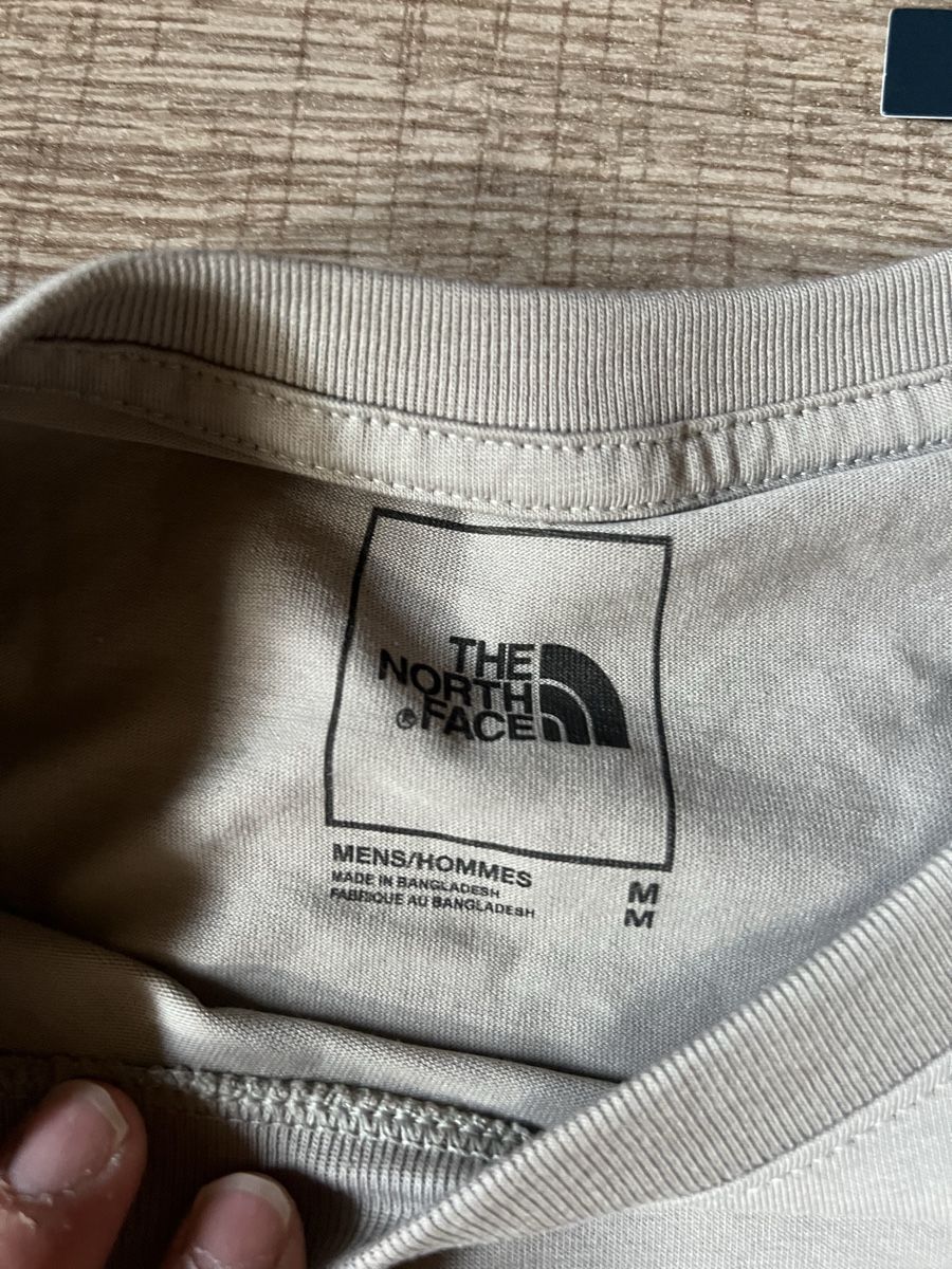North Face T-shirt: NEUF T-shirt The North Face taille M – Nuovo e nell'imballaggio originale da Les Haudères venduto da VDH05 2