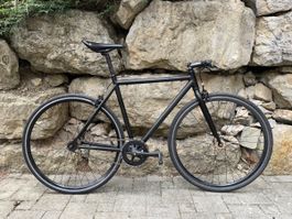 Vélo de ville noir, pignon fixe, no brand