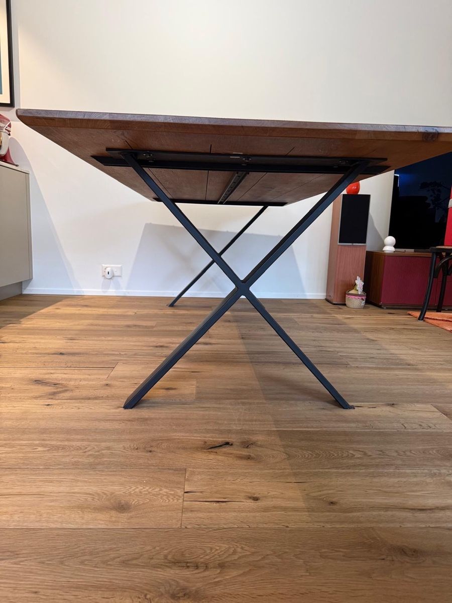 Pfister Set de table et chaises: Dining Table Solid Wood with Black Metal X-Frame Legs – D'occasion à Thalwil par agg_9656 2