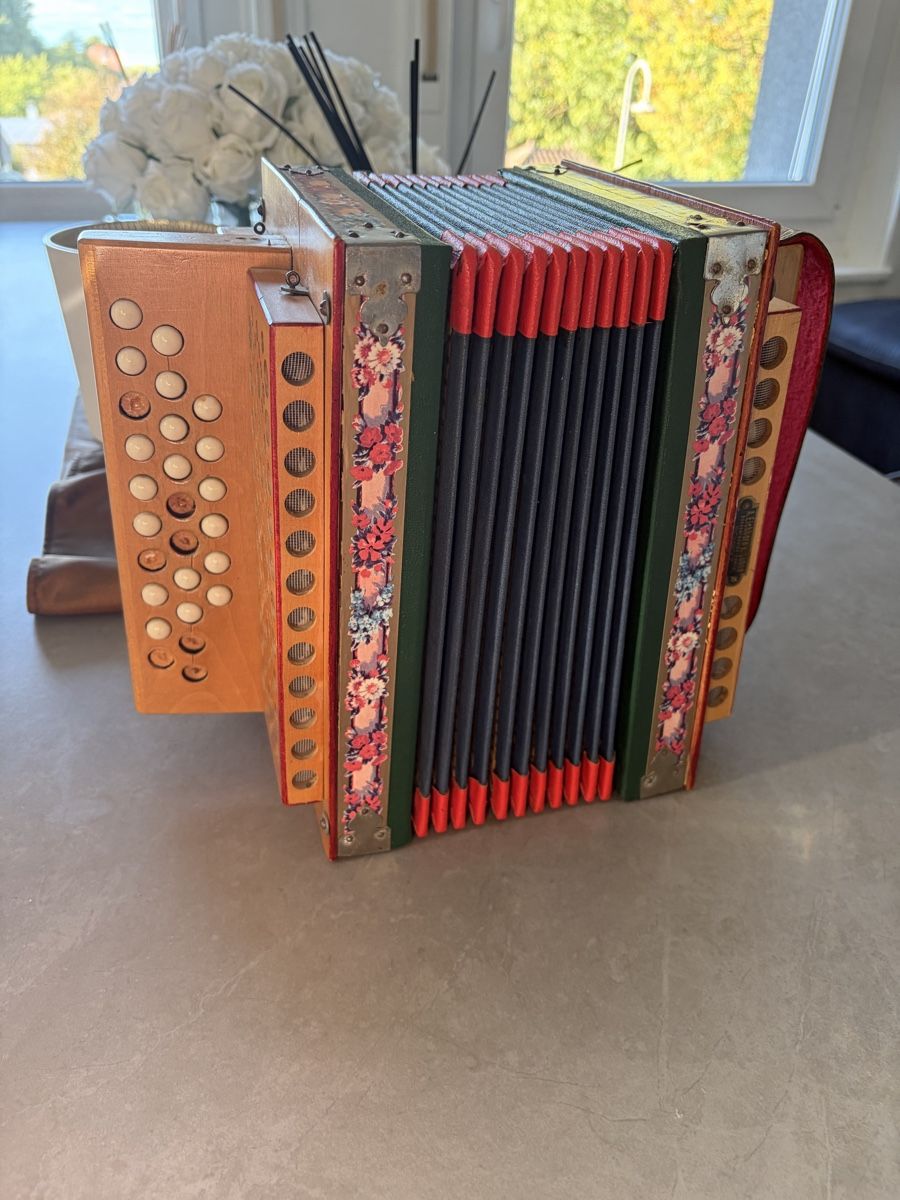 Eichhorn Musikinstrumente: Accordéon A. Eichhorn U. Söhne – Gebraucht aus Estavayer le lac von Preston15