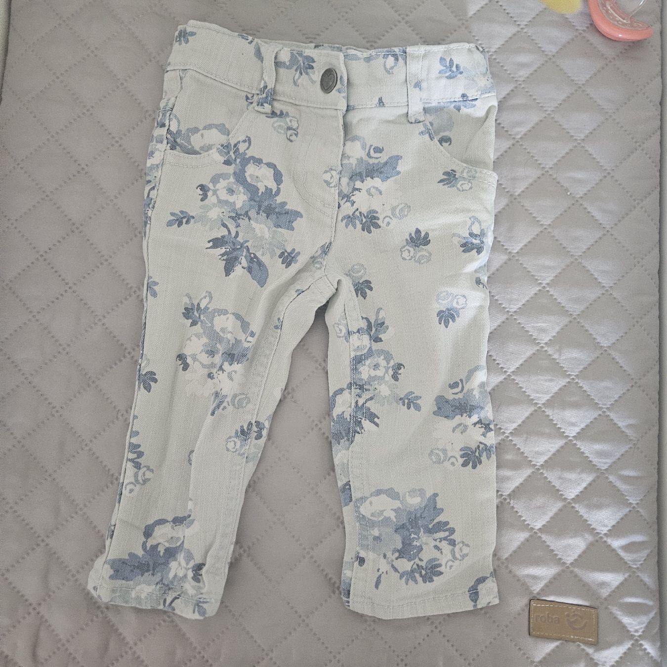 Pantaloni: Jeans, Gr. 74, hellblau mit Blumenmuster – Nuovo (secondo la descrizione) da Herrliberg venduto da daki0017