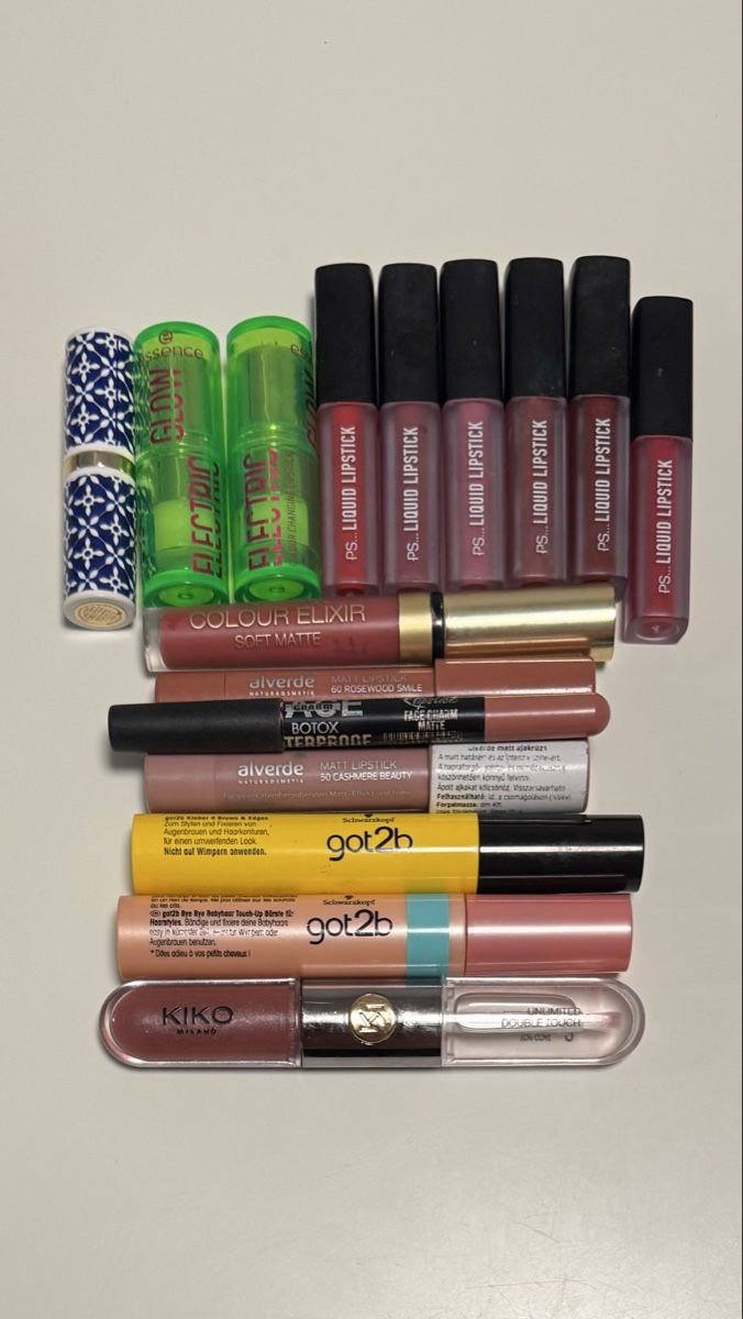 Make-up: Lipstick & Lip Gloss Bundle – Gebraucht aus Knonau von yuz_px92