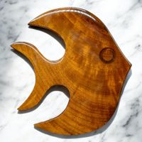 Sculpture de poisson ange en bois de myrte reflets dorés
