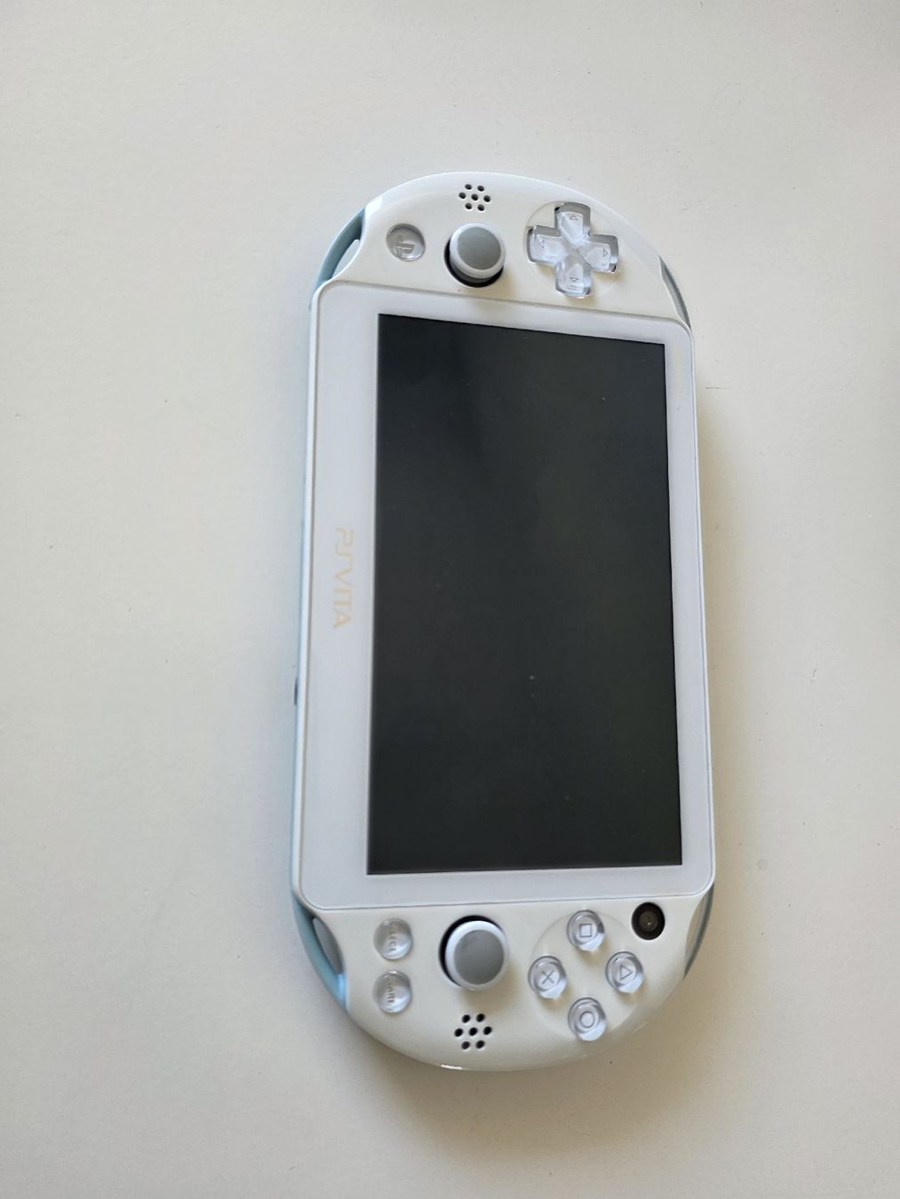 Sony Consoles: PS Vita PCH 2000 – Défectueux à Blonay par Arnaud3