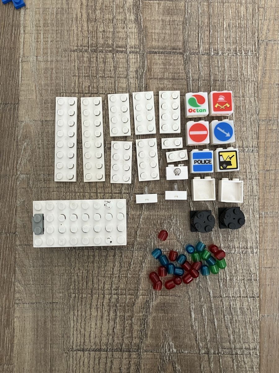 Lego Jeux de construction: Lego Elektro- und Leuchtteile – D'occasion à Balsthal par Diviko
