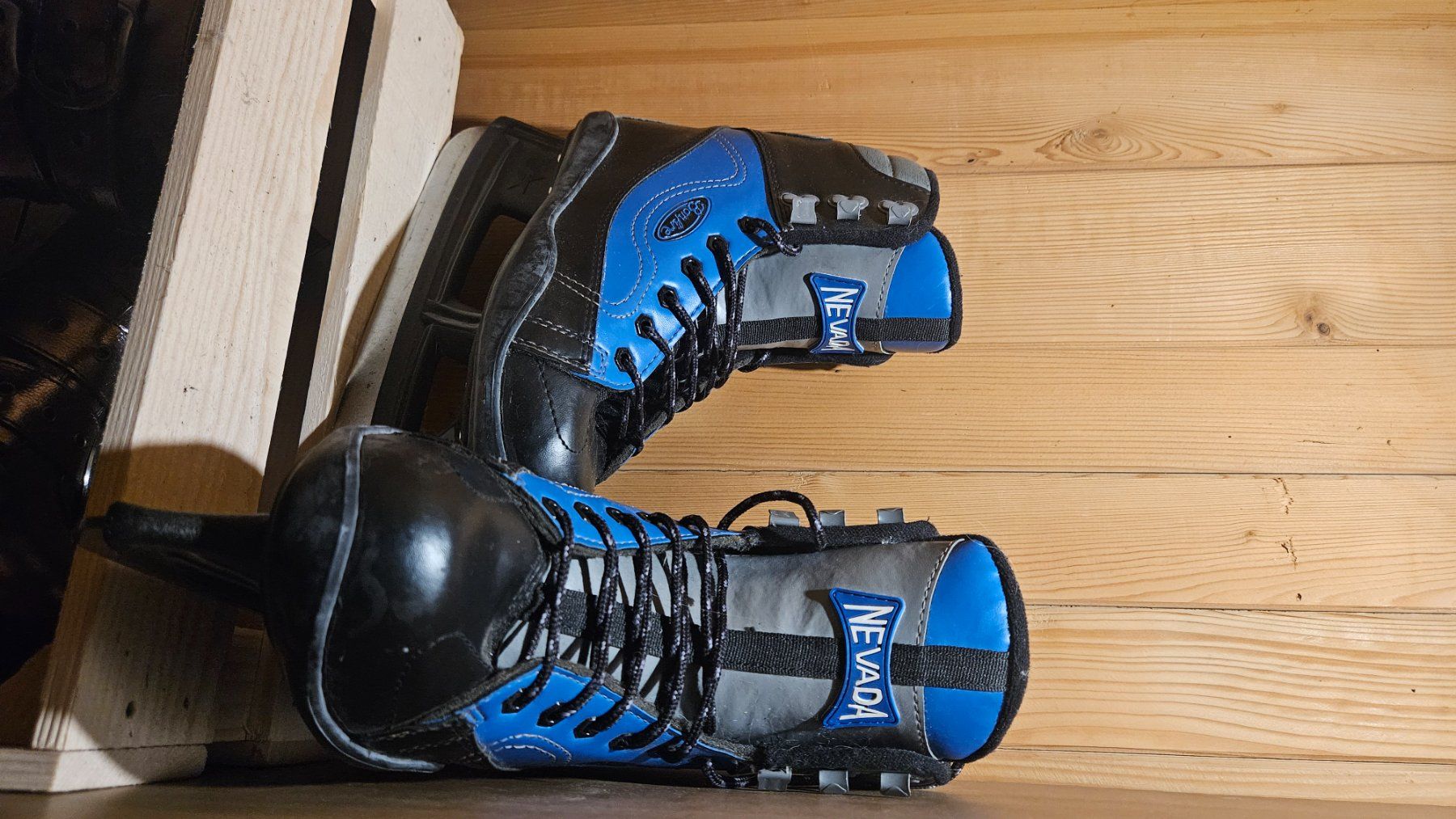 Pattini da ghiaccio: Bequeme Schlittschuhe Gr. 37/38 – Usato da Finsterwald LU venduto da zabryna 1