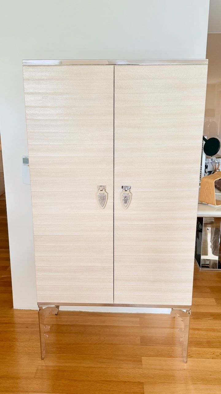 Allestimento di negozi e stand fieristici: Visionnaire Perceval Barschrank Aalleder IPE Cavalli – Usato da Zürich venduto da sr.zurich