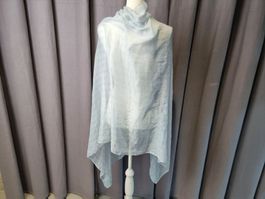 Hellblauer Schal