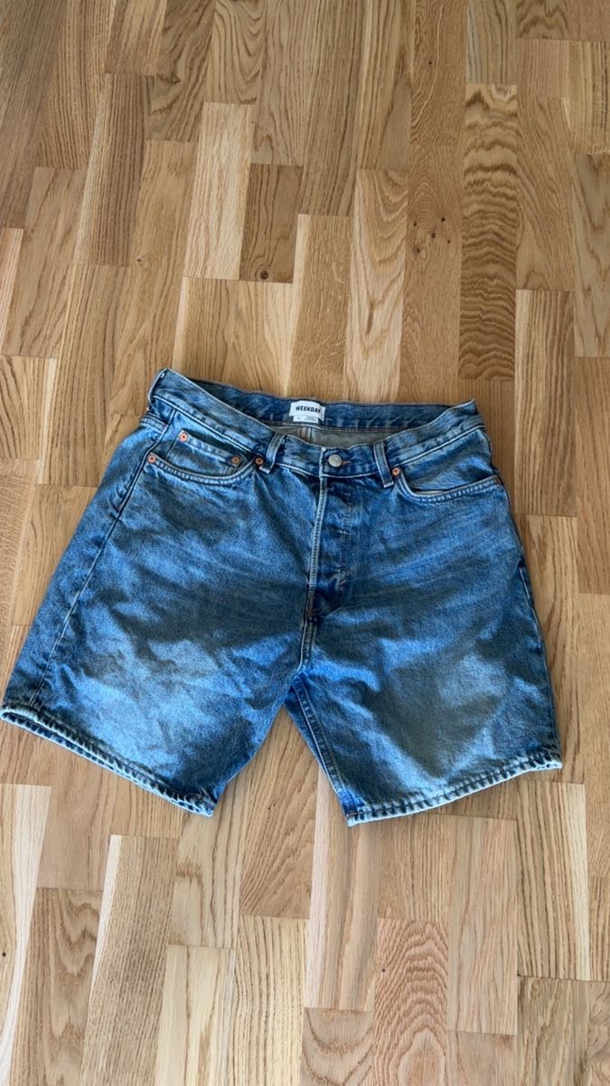 Hosen: Weekday shorts  – Gebraucht aus Pieterlen von sam_58jm