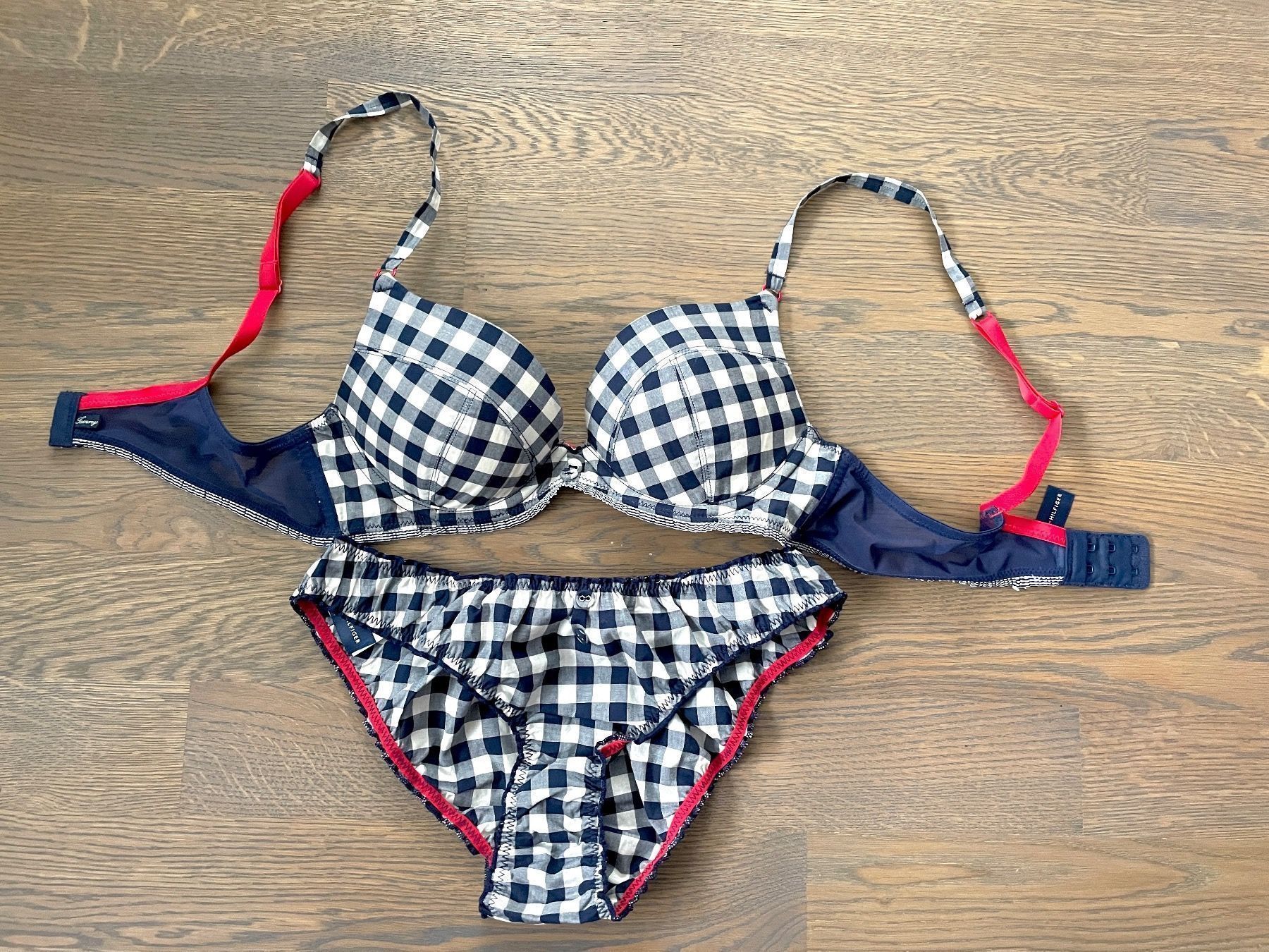 Tommy Hilfiger Sonstige Unterwäsche: Tommy Hilfiger BH + Unterhose – Neu (gemäss Beschreibung) aus Mühlethurnen von Fudoshin1