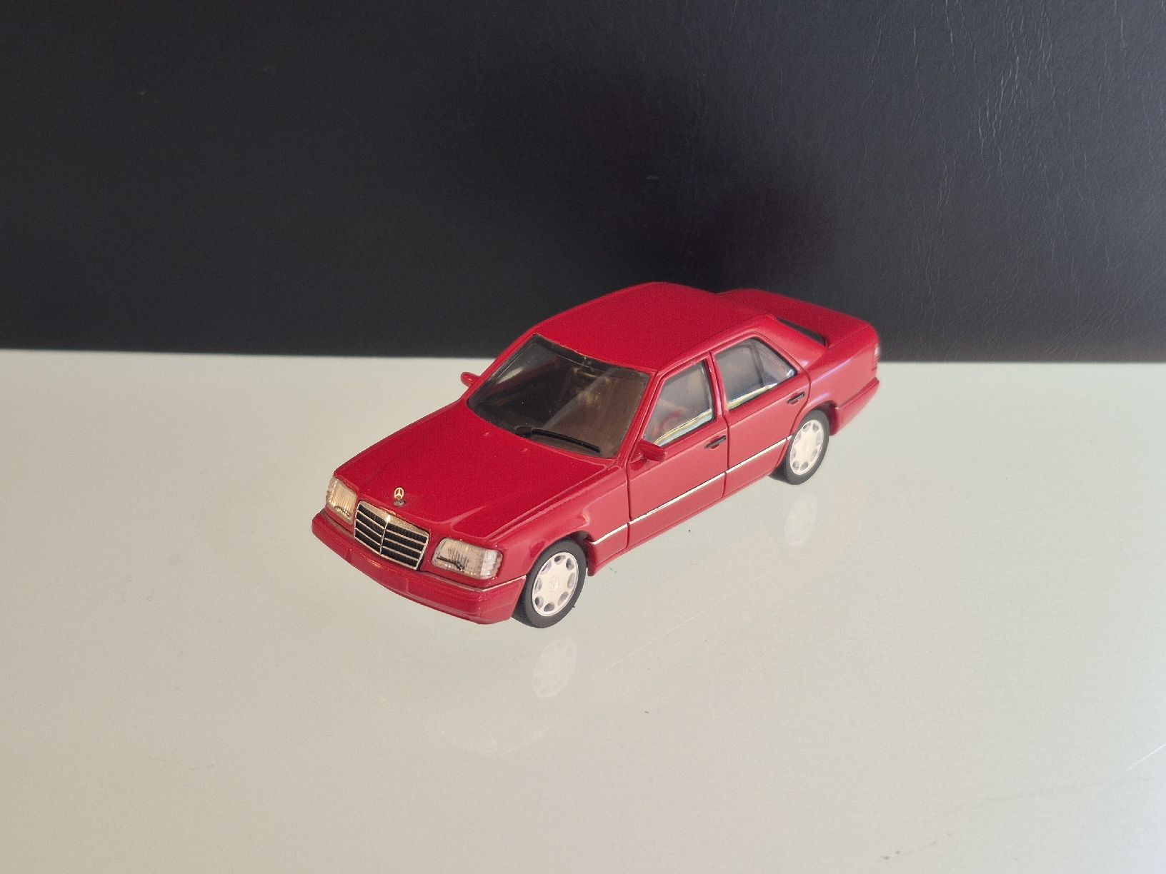 Mercedes-Benz Modellini d'auto: Herpa Mercedes Benz E320 1:43 – Usato da Uetendorf venduto da myhome12