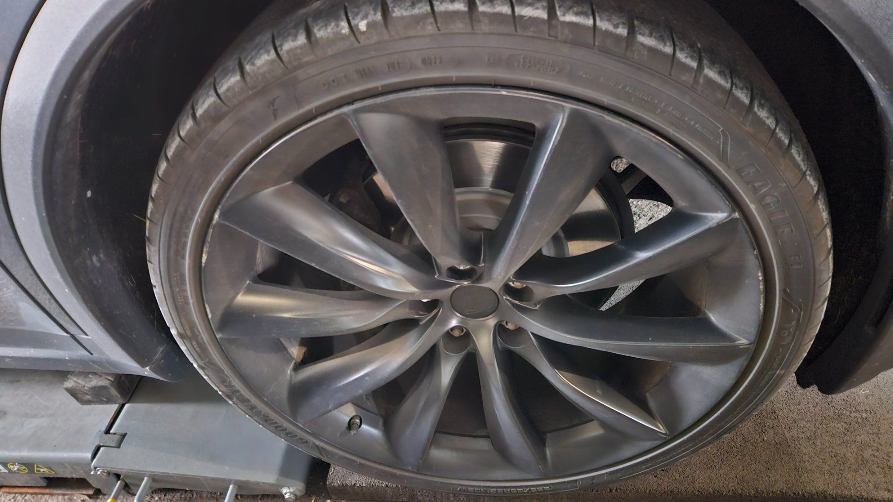 Tesla Pneumatici & Ruote complete: Tesla Model X 22 Zoll Räder – Usato da Einsiedeln venduto da Roger515 1