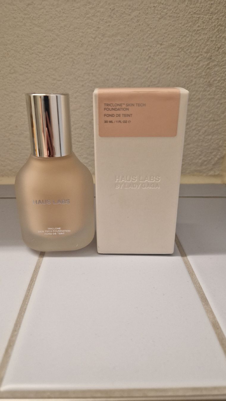 Haus Labs Make-up: Haus Labs - Triclone Skin Tech Foundation – Neu und originalverpackt aus Dietikon von amelie_zh