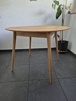 Runder Holztisch