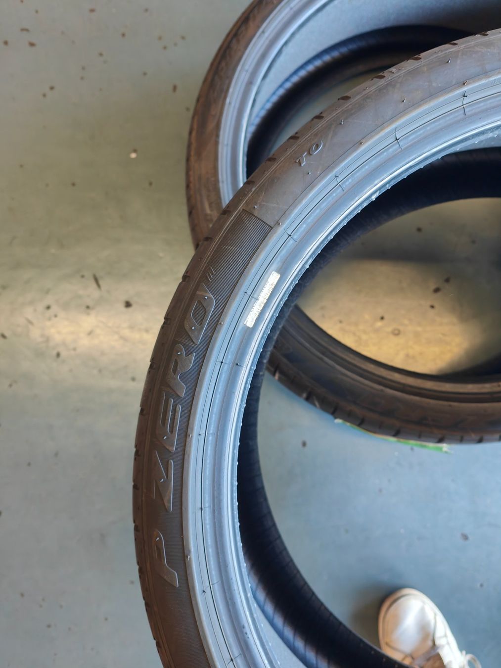 Pirelli Pneus & Kompletträder: 235/35 R20 Sommerreifen – Gebraucht aus Oberengstringen von Reifen-Lagerverkauf 2