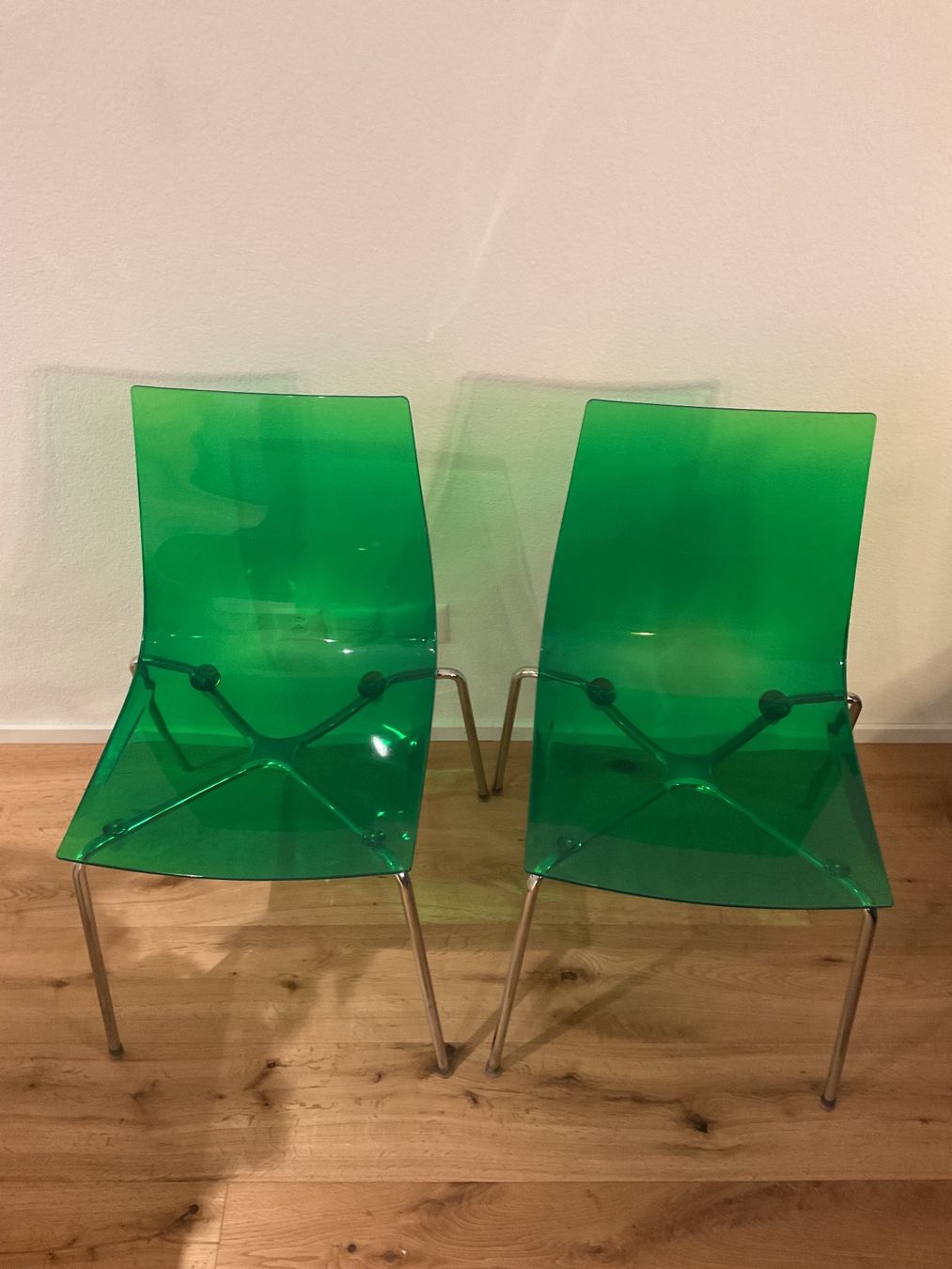 Interio Sedie: Designer Stühle aus grünem Plexiglas – Usato da Winznau venduto da kikkoman