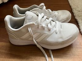 weisse Adidas-Turnschuhe Gr. 35 wie neu, gewaschen