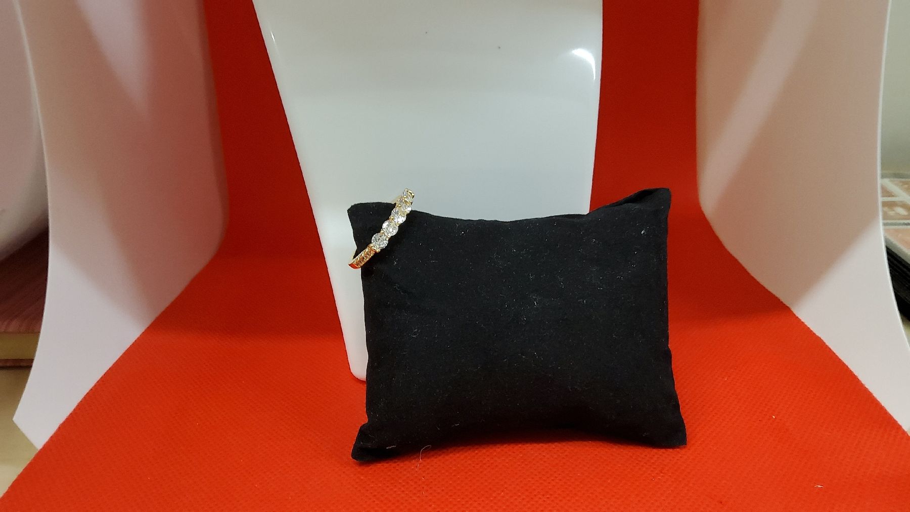 Anelli: Ring mit 5 weissen Steinen Gr. 59 – Nuovo (secondo la descrizione) da Herisau venduto da Nluanalucas 2