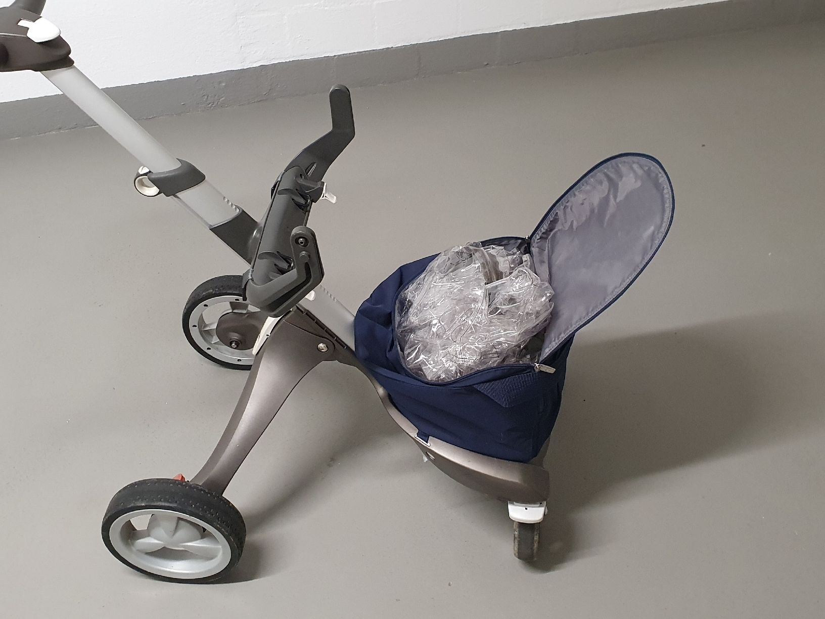 Stokke Carrozzine: stokke kinderwagen – Usato da Winterthur venduto da selamey 7