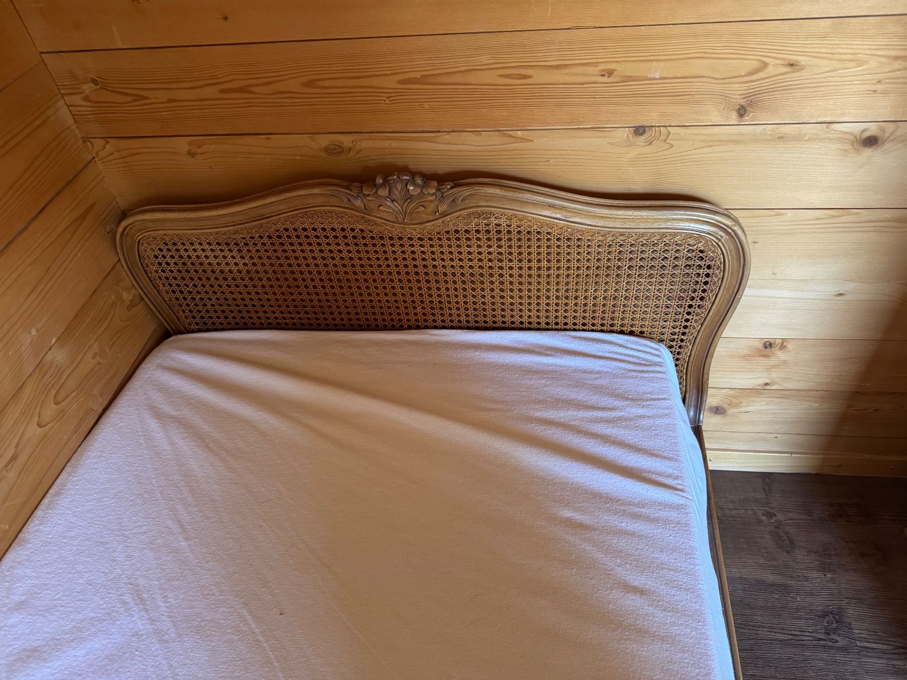 Lits: Antikes Bett mit Wienergeflecht – D'occasion à Zweisimmen par kakibe