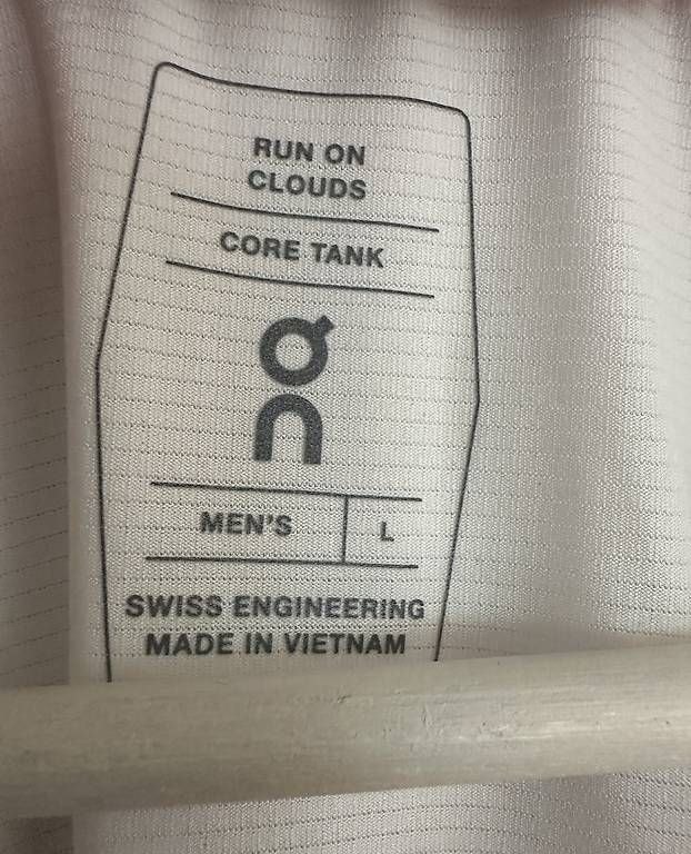 On T-shirt: Core Tank on – Usato da Zürich venduto da gre_z8gh 2