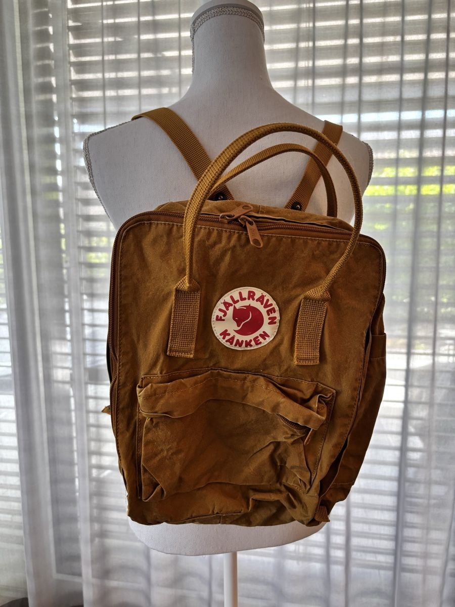 Fjällräven Zaini: FJÄLLRÄVEN Kanken Rucksack – Usato da Muhen venduto da Claudi1985