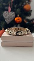 Elegantes Armreif mit Blumenmuster