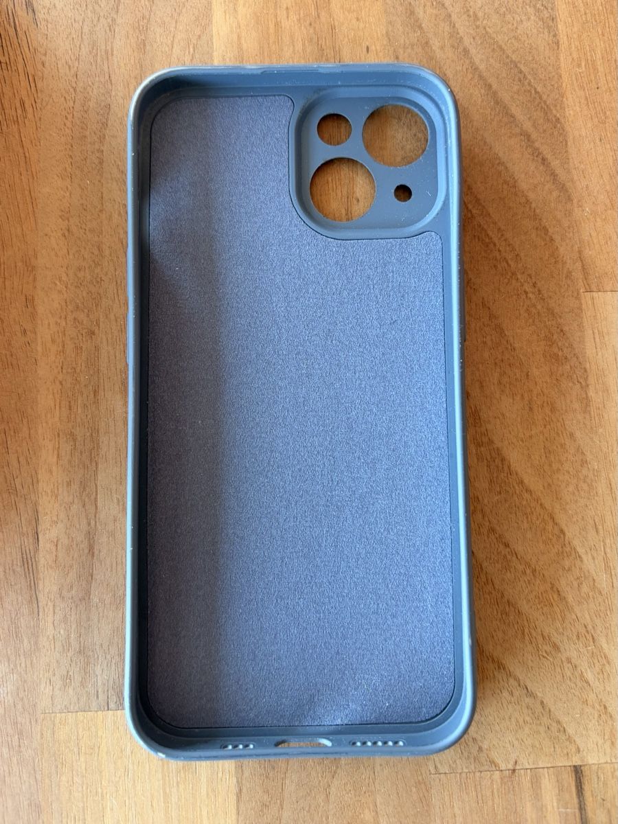 Apple Covers & Schutzfolien: iPhone 14 Gummi Hülle mit Kameraschutz – Gebraucht aus Oensingen von __.liisaaa.__ 1