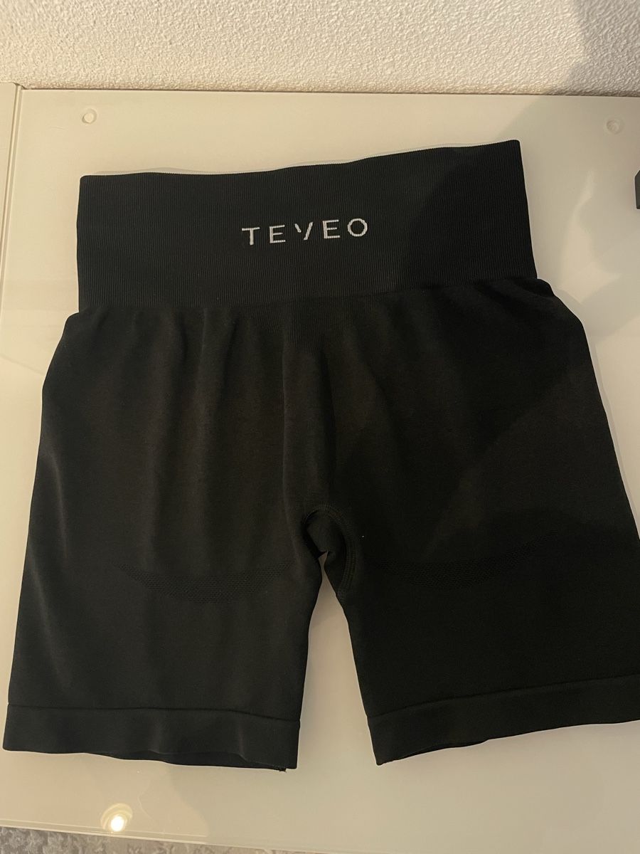 Teveo Pantaloni: TEVEO Damen Shorts Schwarz Grösse S – Usato da Fällanden venduto da hannah_bofinger
