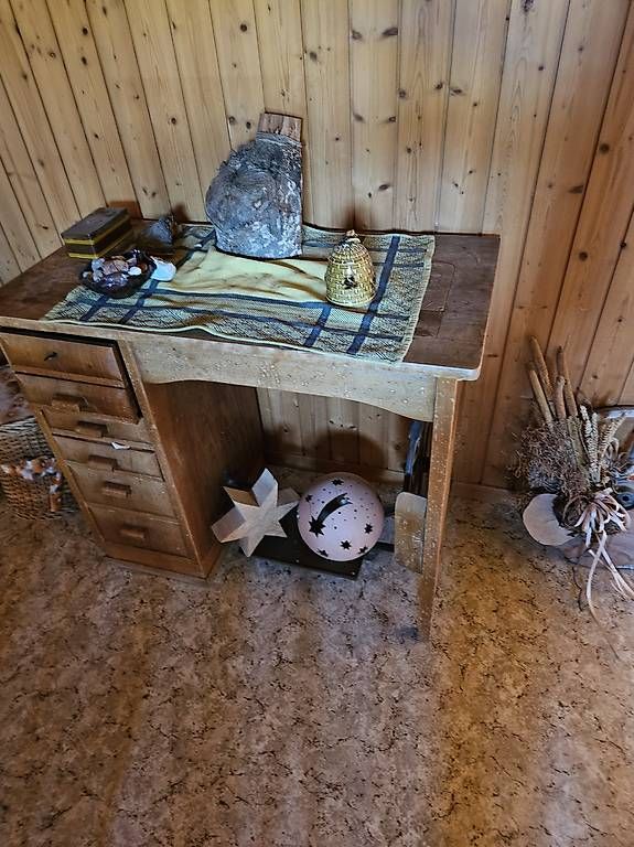 Tische: Nähmaschinentisch – Gebraucht aus Degersheim von jakschw