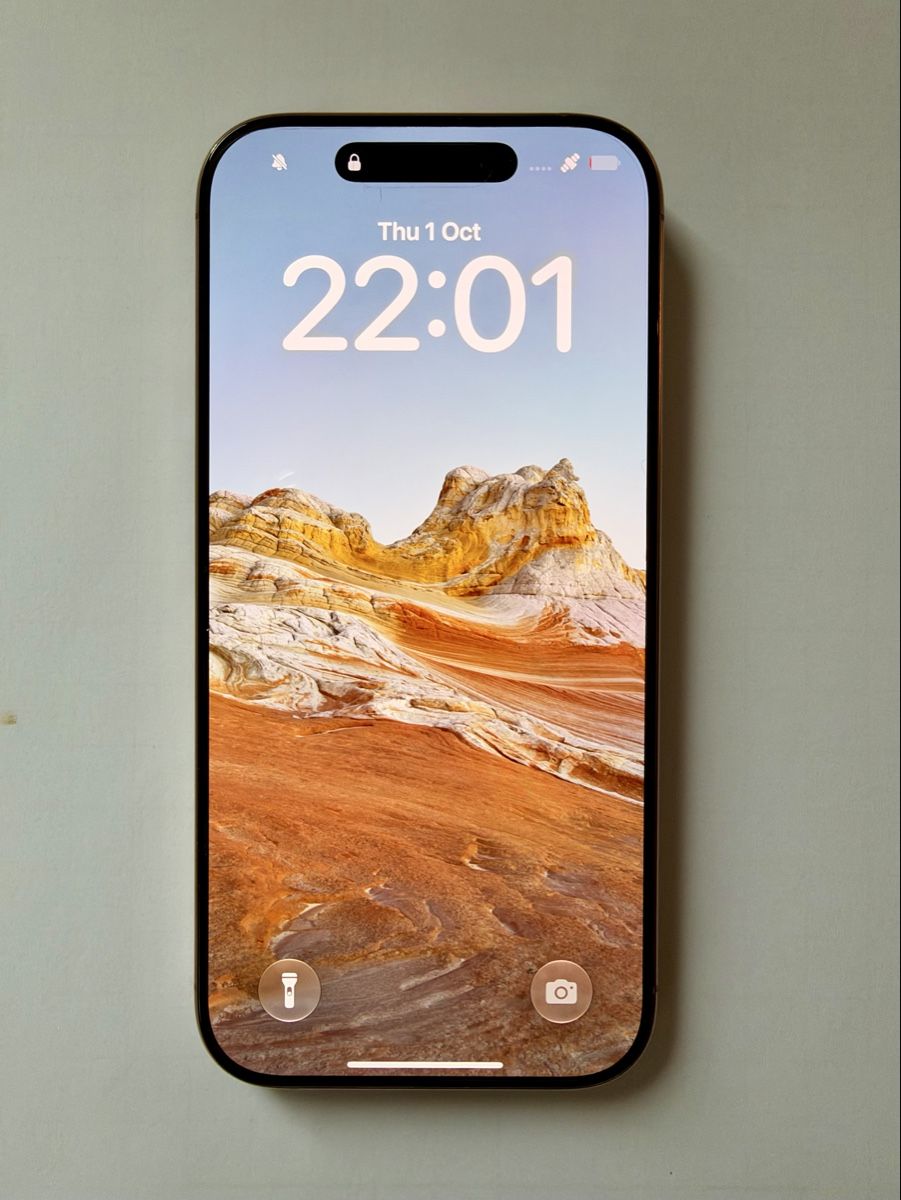 Apple Telefoni cellulari / Smartphones: iPhone 16 Pro, 1 TB, Desert Titanium – Usato da Zürich venduto da gat_nc8r