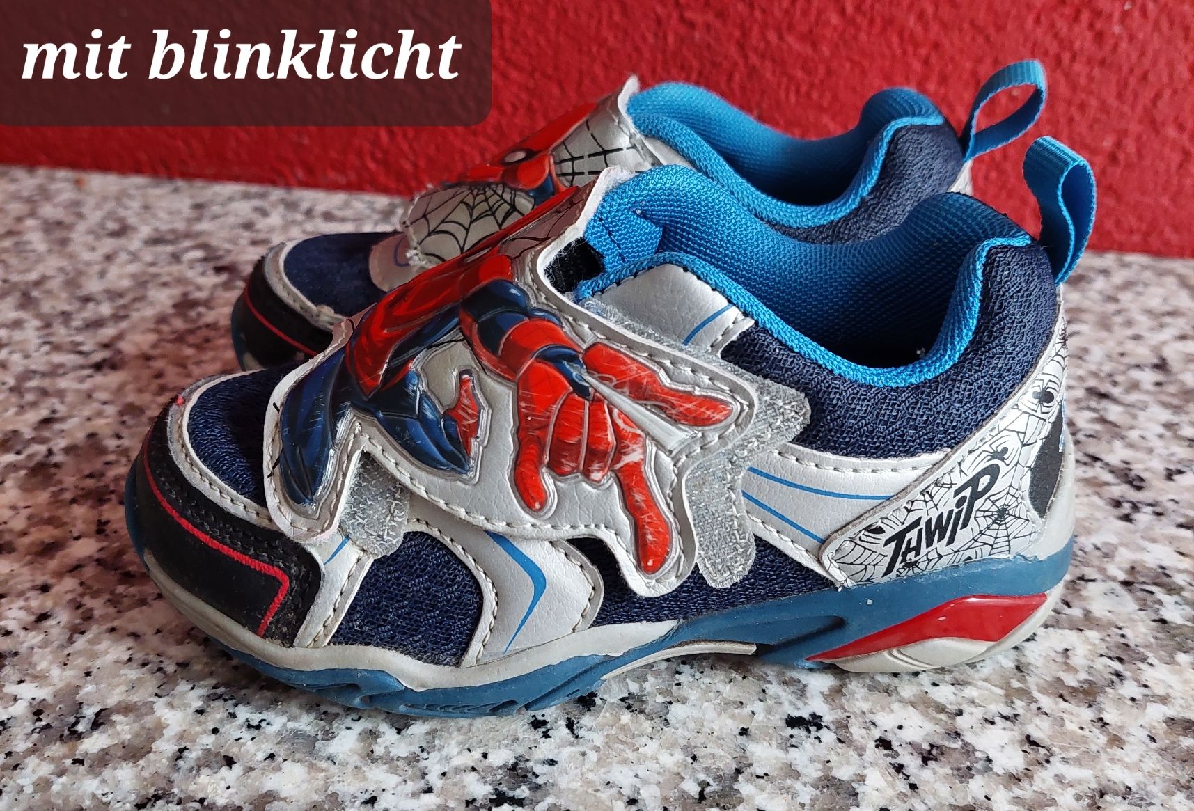 Scarpe per ragazzi: Kinder Turnschuhe Spiderman Grösse 26 mit Blinklicht – Nuovo (secondo la descrizione) da Stettlen venduto da Dolores1987