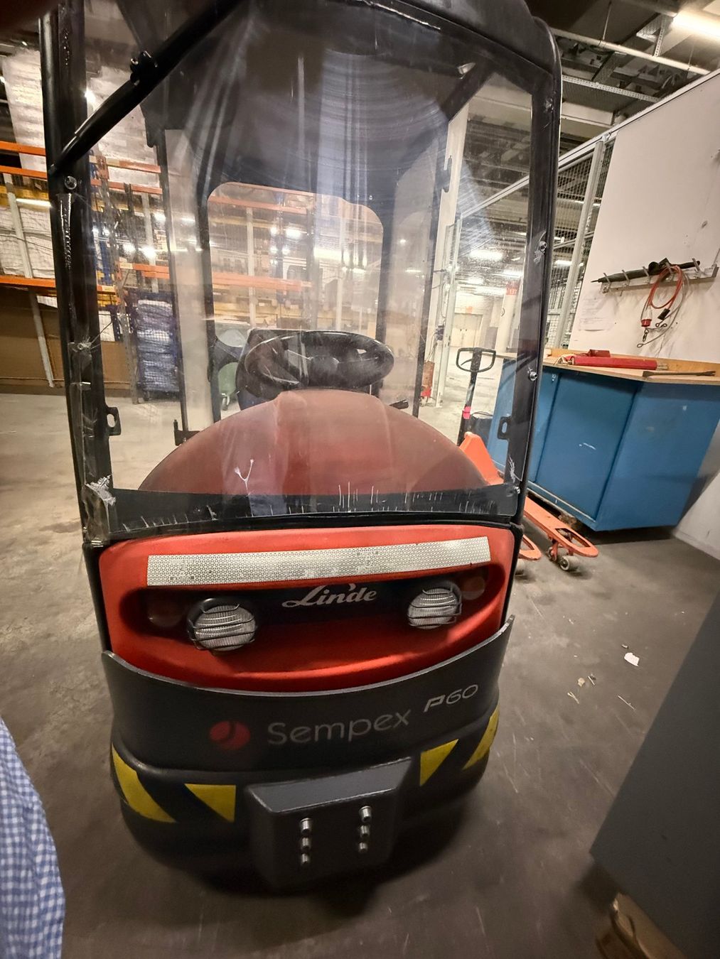 Linde Carrelli elevatori e a forche: Linde P60 Schlepper mit Kabine – Usato da Basel venduto da cfr_2drj 1