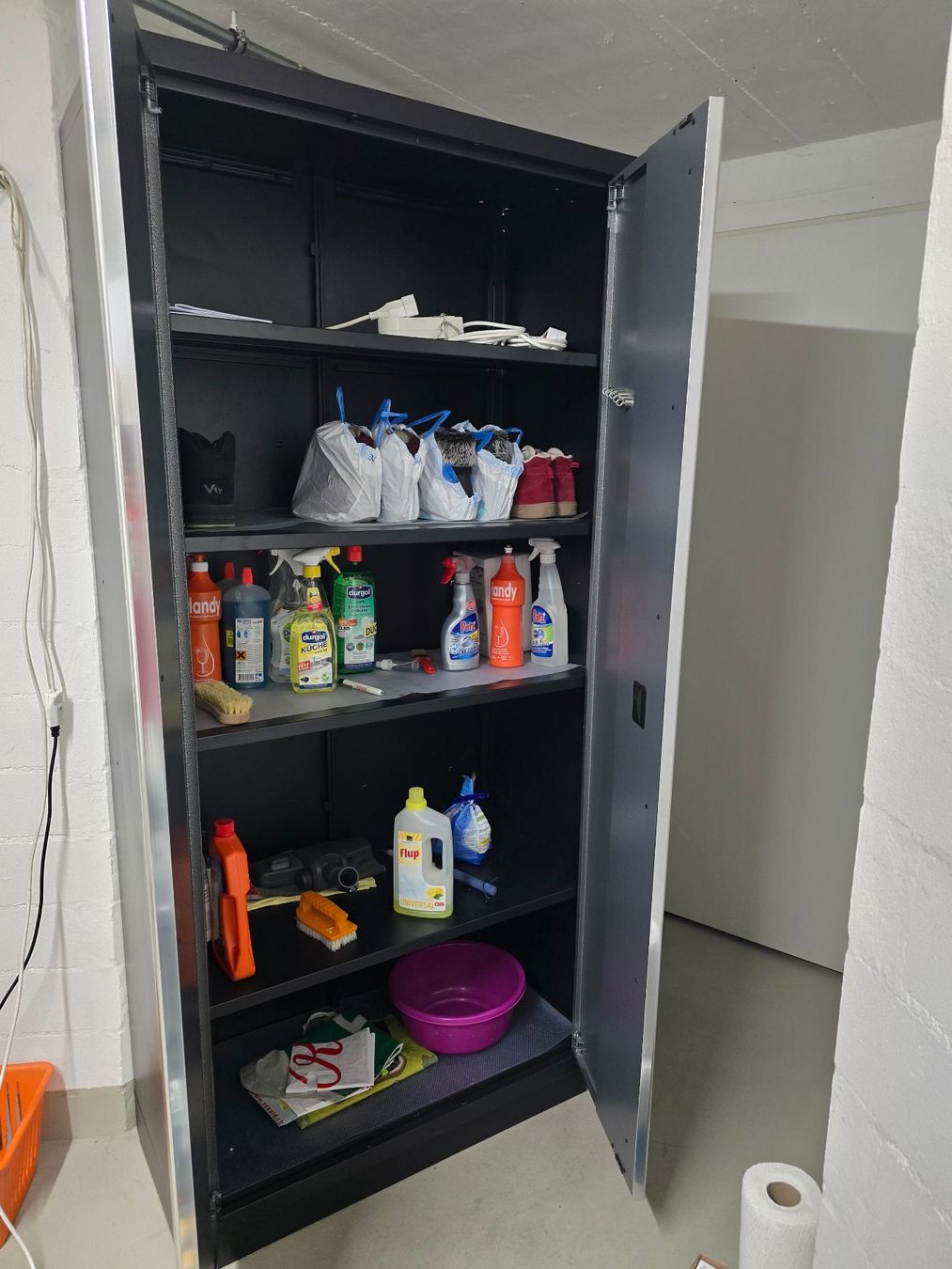 Armadi: Metalschrank – Usato da Langenthal venduto da Jenny657 2