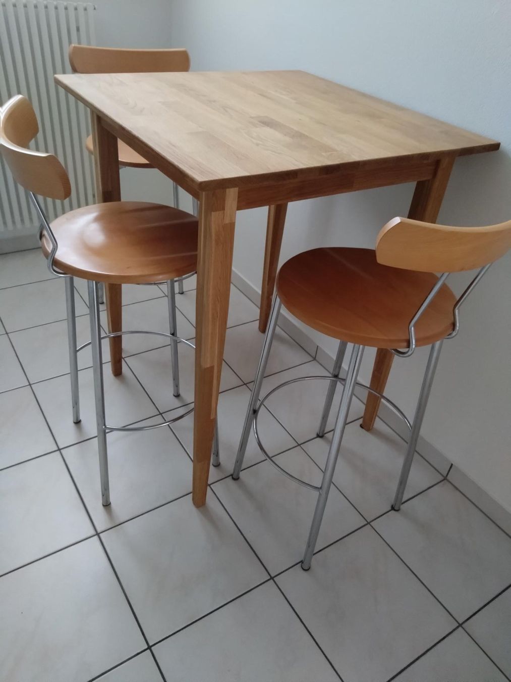 Tavoli: Tisch 80x80 Höhe 100 – Usato da Maienfeld venduto da ilaus