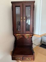 Armoire possibilité de mettre 2 bouteilles 