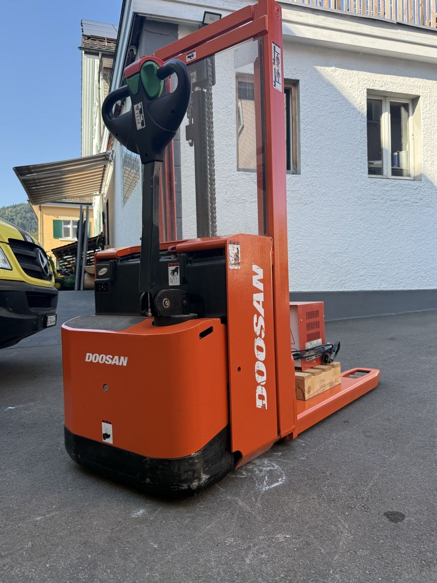 Doosan Gabelstapler & Hubwagen: Deichselstapler Ameise Stapler Doosan – Gebraucht aus Ebnat-Kappel von Suizo1291 1