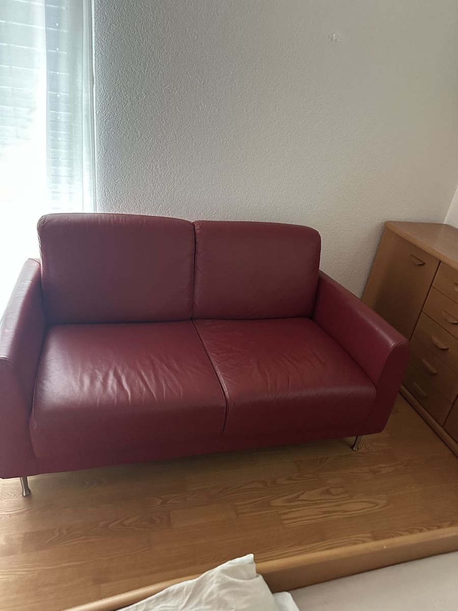 Peintures: Ledersofa 2-Sitzer rot gebraucht – D'occasion à Nottwil par det_9flk