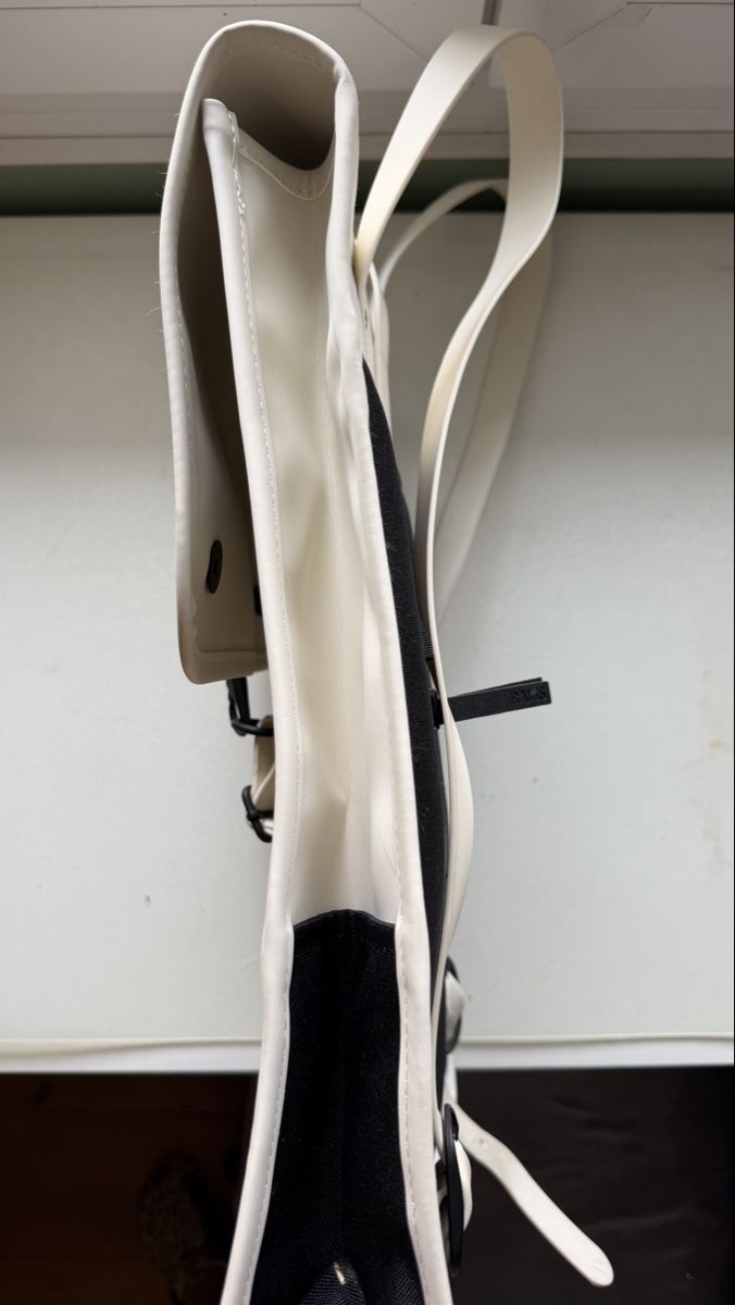 Rains Rucksäcke: Rains Backpack Rucksack weiss/schwarz  – Gebraucht aus Lengnau AG von Doubledoor 2