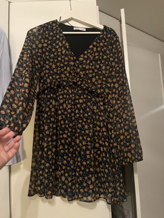 Pull&Bear Kleid, Gr. M, Blumenmuster, Herbstchic!