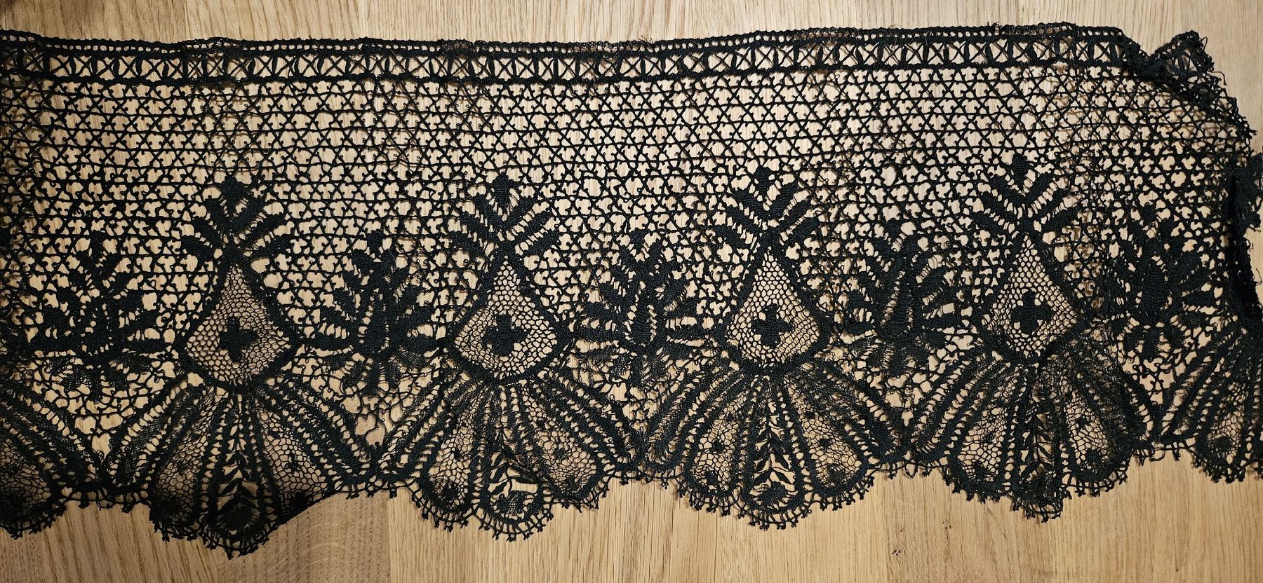 Tessuti: dentelle ancienne noire 60cm – Usato da Carouge GE venduto da Lea000 1